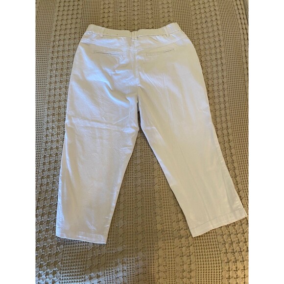 Cato Women’s Activewear White Capris Pants Size 8 With Elastic Waist & Pockets - Picture 5 of 9